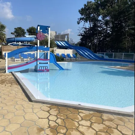 Parque de Campismo Mh 639 6 à 7 Personnes équipé Climatisé 4 étoiles Le Bois Dormant