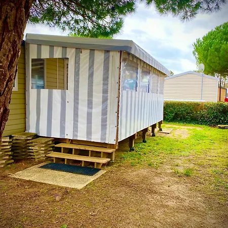 Parque de Campismo Mh 639 6 à 7 Personnes équipé Climatisé 4 étoiles Le Bois Dormant
